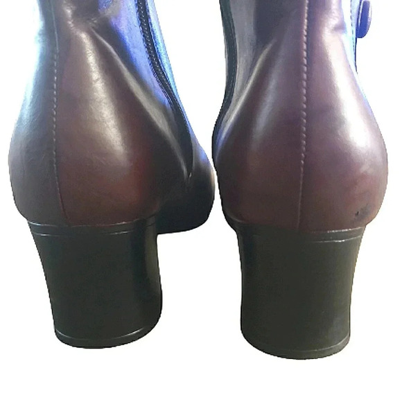 Clarks 11 Brown Leather Classic Chic Mod Retro Ankle Bootie - Picture 7 of 7